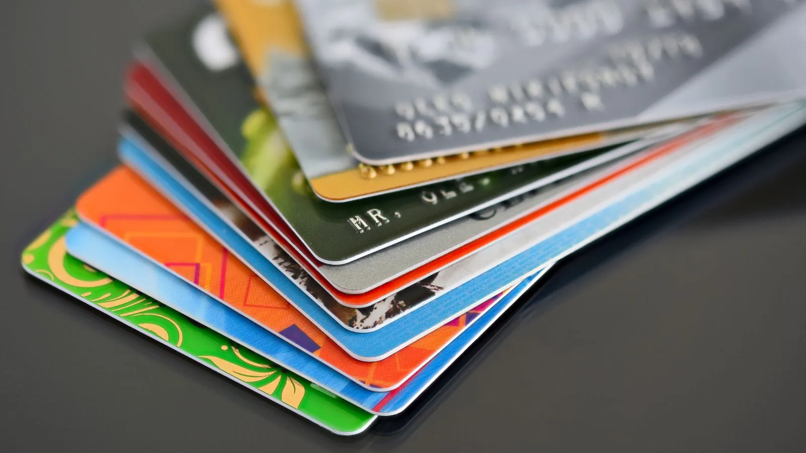 What is the difference between credit card and debit card