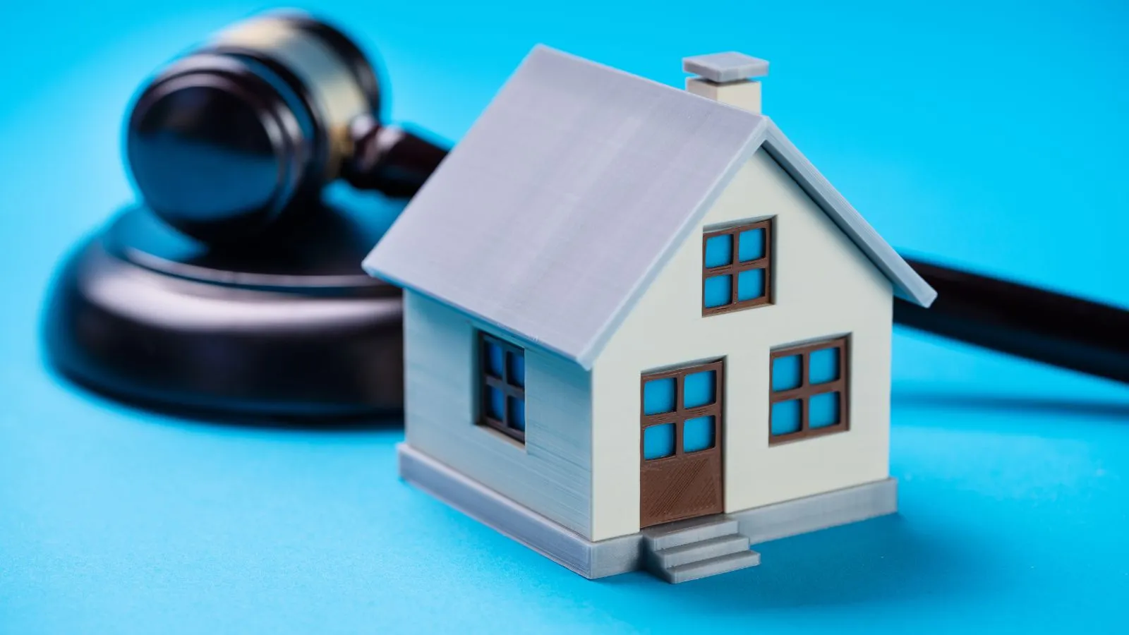 How a Real Estate Lawyer Can Safeguard Your Investment